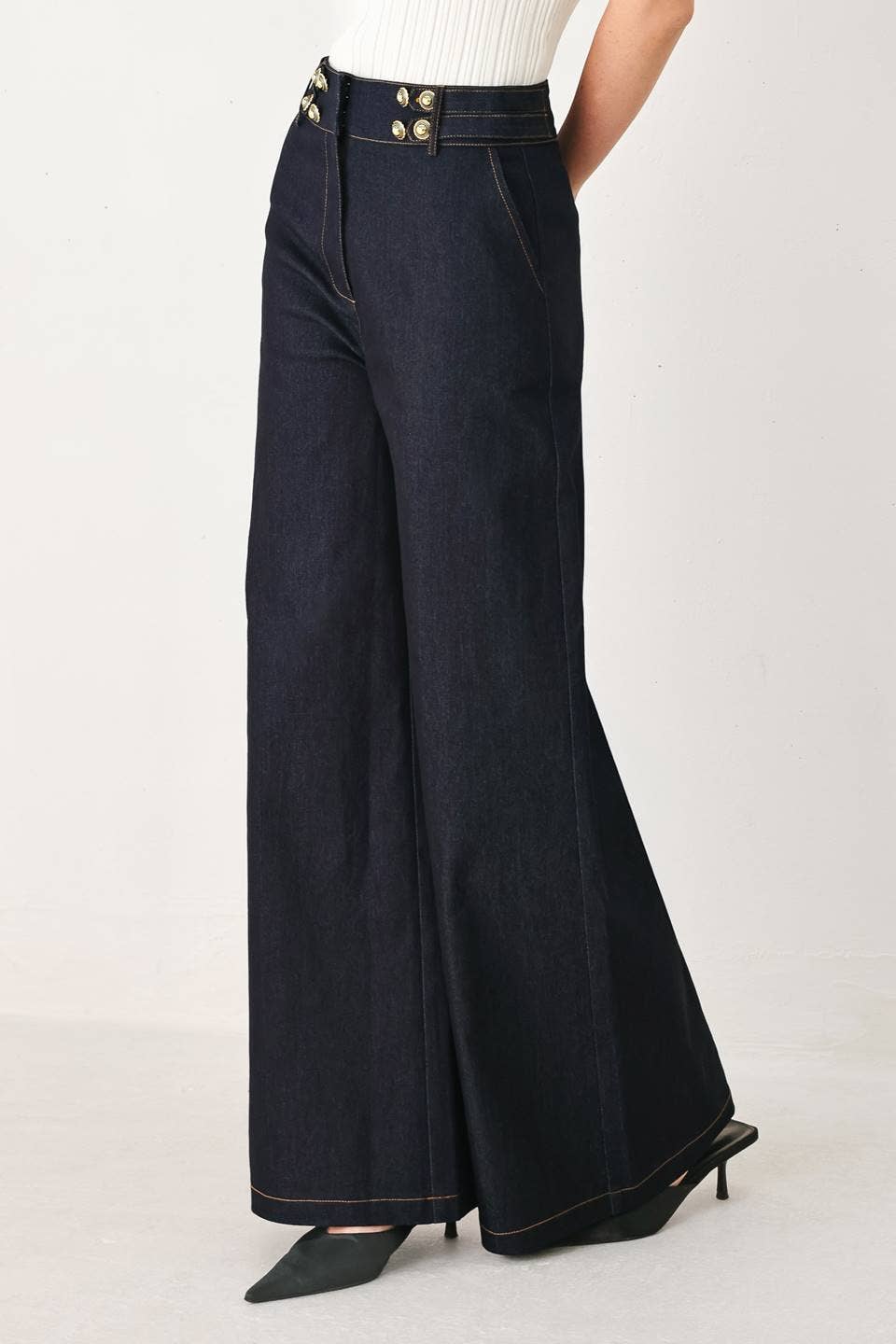 A denim pant