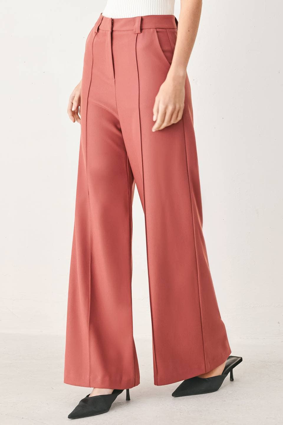 A solid woven pant in dried rose