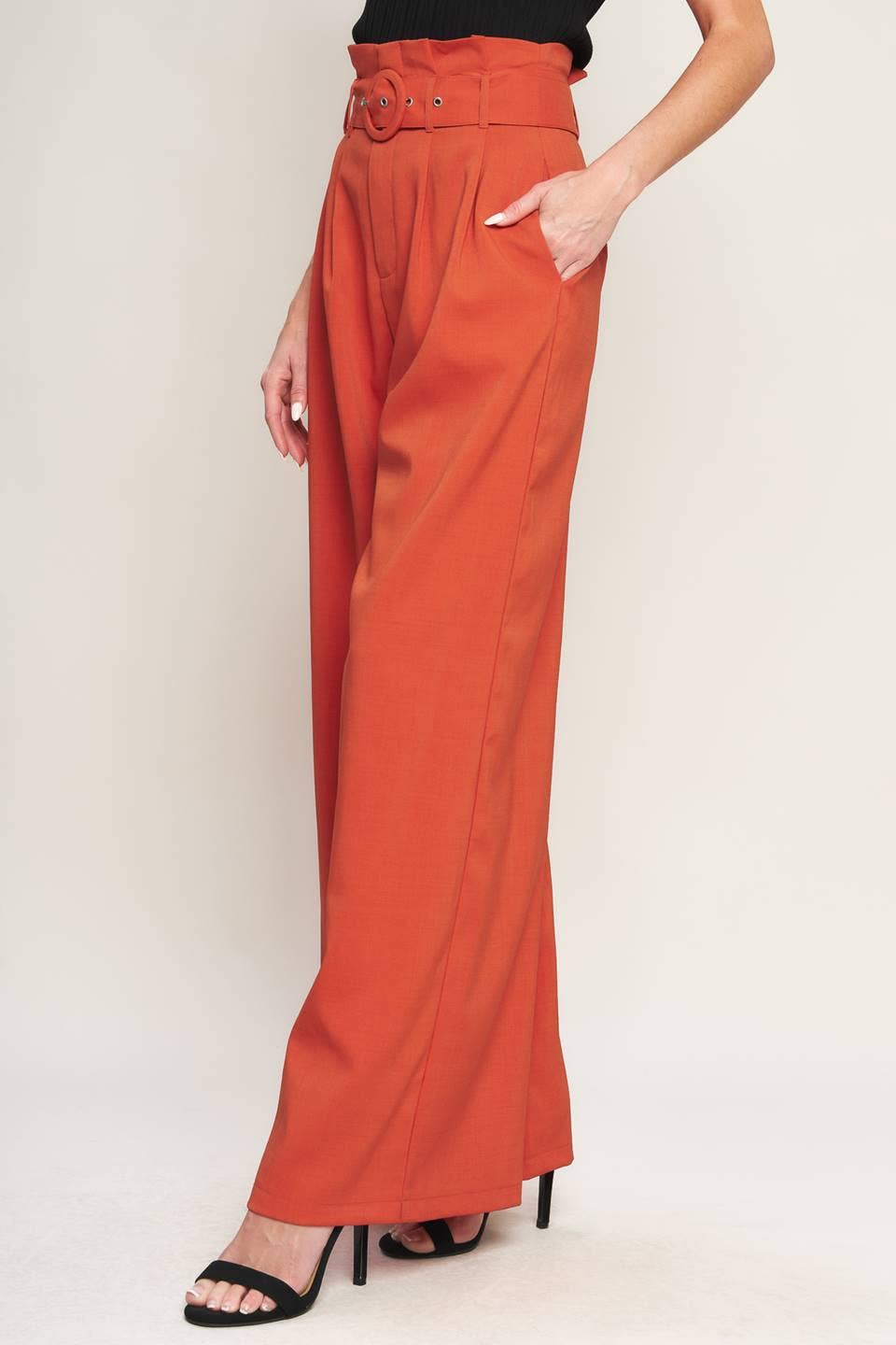 A solid woven pant