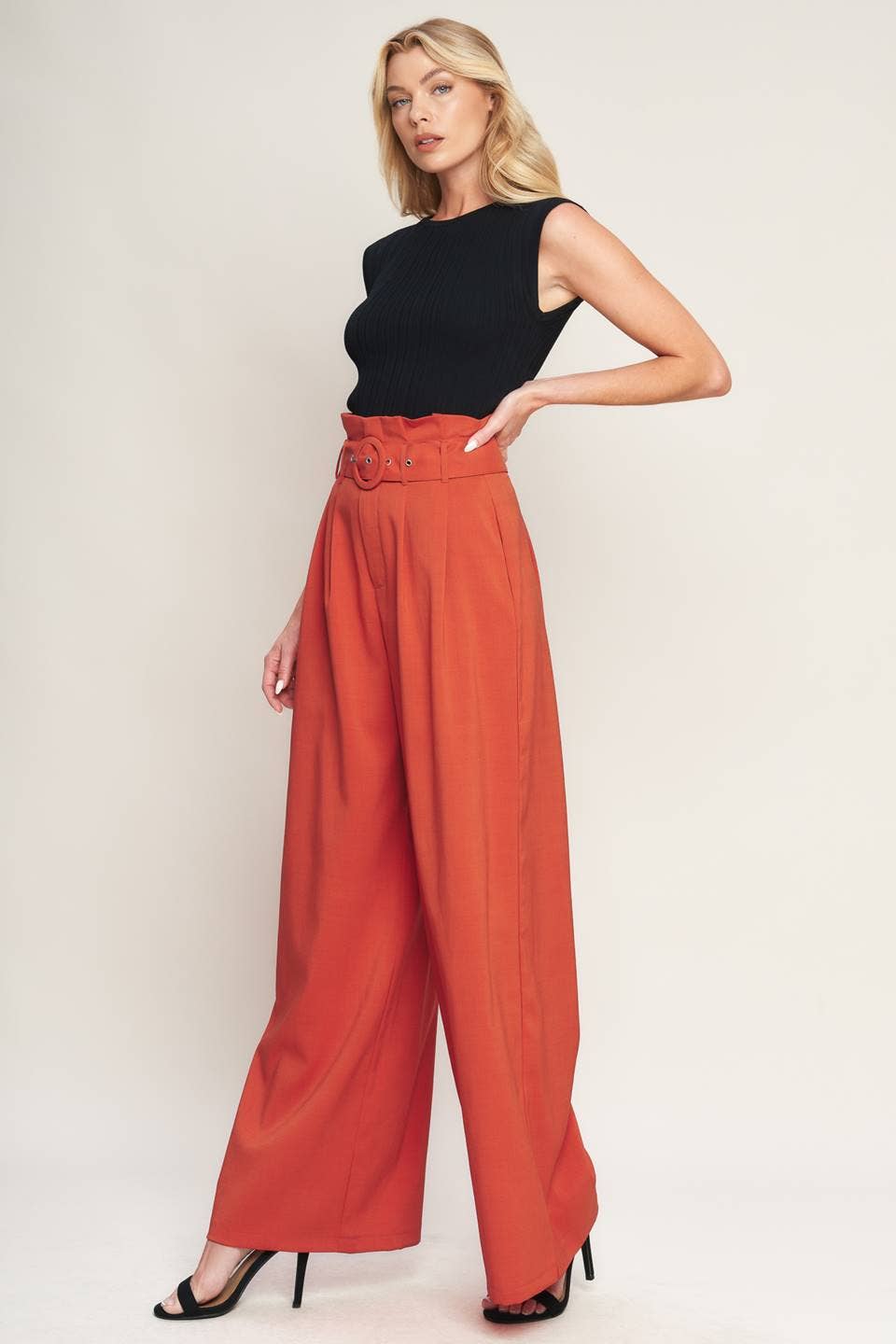 A solid woven pant